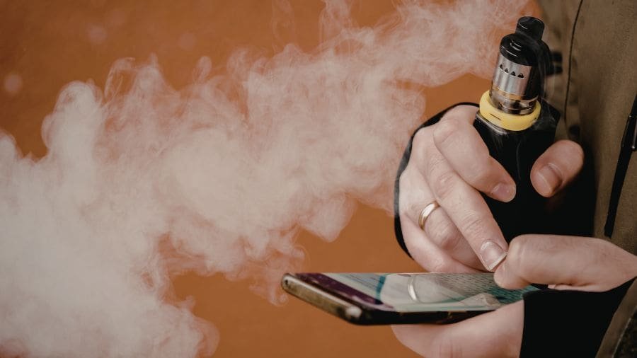 Segundo o NHS, o cigarro eletr&ocirc;nico &eacute; uma das ferramentas mais eficazes para parar de fumar