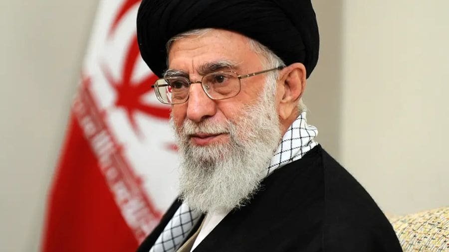 O l&iacute;der supremo &eacute; a autoridade m&aacute;xima da Rep&uacute;blica Isl&acirc;mica. Ele possui poderes muito mais amplos que o presidente