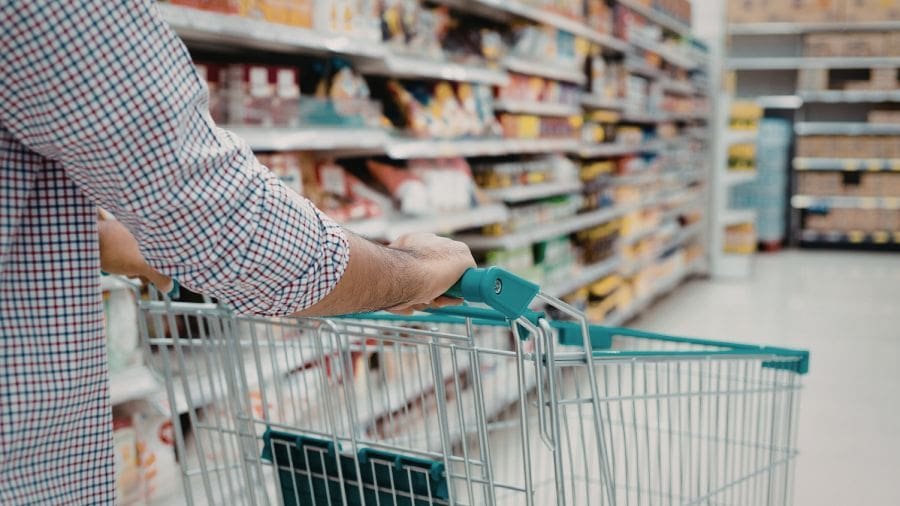 Embora muitas pessoas n&atilde;o percebam diretamente, esses impostos est&atilde;o embutidos no pre&ccedil;o de diversos produtos e servi&ccedil;os