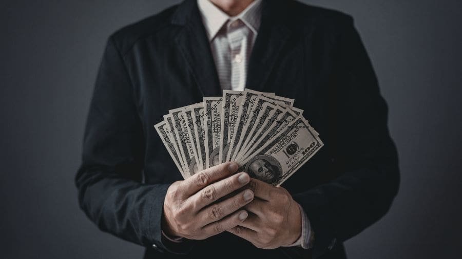 O uso de grandes quantias de dinheiro em esp&eacute;cie sempre foi visto como um ponto sens&iacute;vel no combate &agrave; corrup&ccedil;&atilde;o e &agrave; lavagem de dinheiro