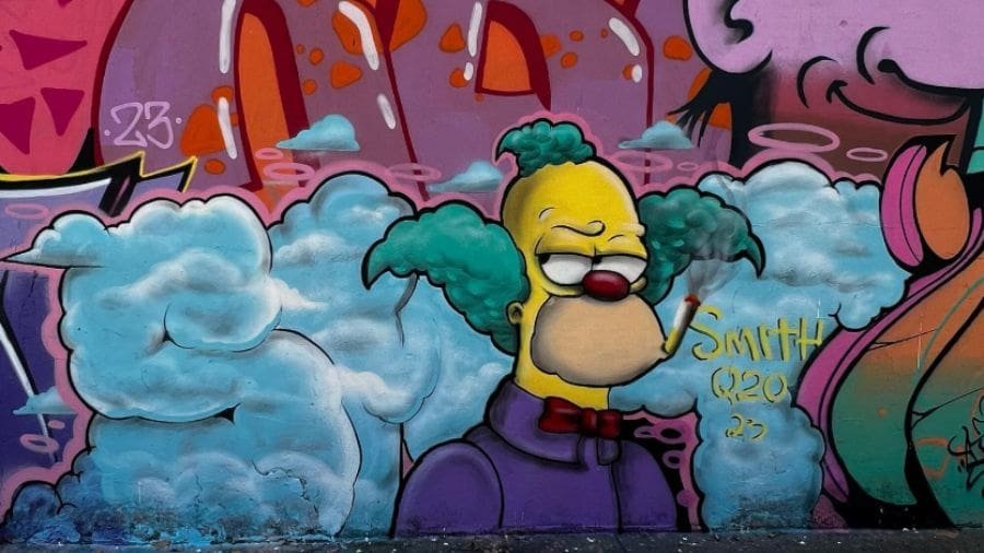 O caso envolvendo Smith Art Tattoo reacendeu uma discuss&atilde;o antiga sobre quem decide o que pode ou n&atilde;o aparecer nos muros da cidade