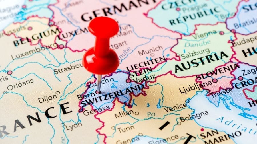 O pa&iacute;s abriu mais de 40 mil vagas e passou a olhar com mais aten&ccedil;&atilde;o para estrangeiros