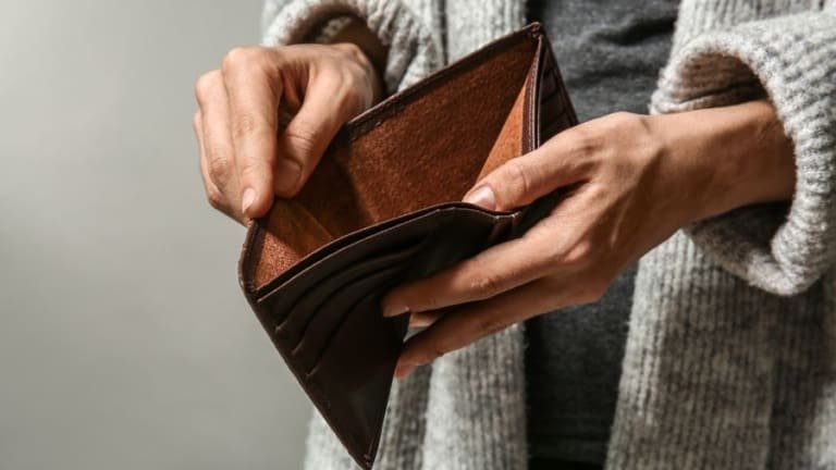 Falta de dinheiro pode ser pior que o cigarro para o coração