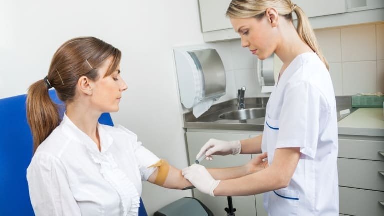 Nova lei garante folgas remuneradas para exames e vacinação