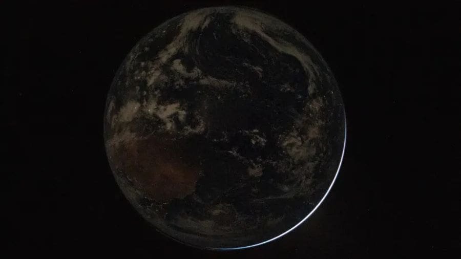 S&atilde;o registros que ajudam a lembrar como a Terra parece pequena, fr&aacute;gil e ao mesmo tempo impressionante