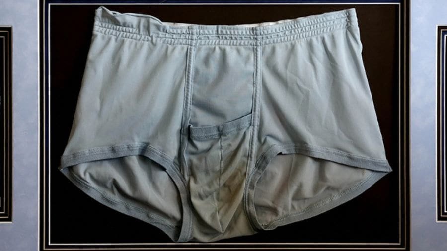 Cueca suja de Elvis Presley que foi leiloada em 2012