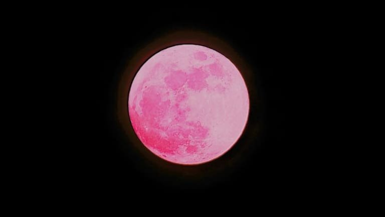 Lua rosa de hoje ilumina o céu do Brasil no dia da mentira