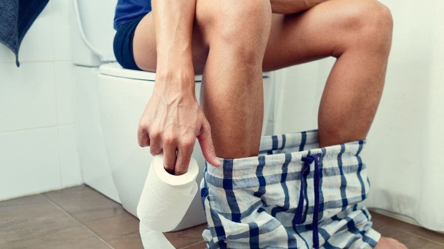 Quanto mais dias sem evacuar, maior a chance de as fezes endurecerem e causarem dor, press&atilde;o e complica&ccedil;&otilde;es intestinais