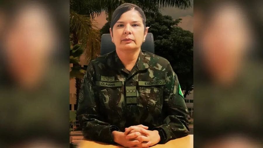 A primeira mulher general se torna, portanto, um s&iacute;mbolo de mudan&ccedil;a