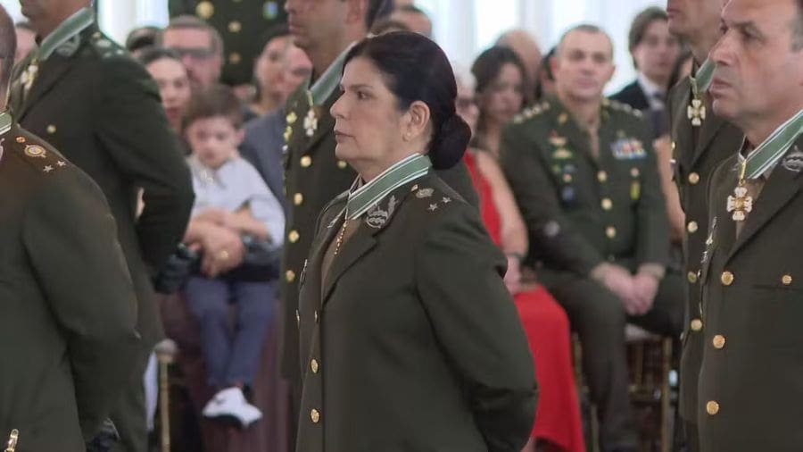 A primeira mulher general do Ex&eacute;rcito Brasileiro tomou posse oficialmente em Bras&iacute;lia