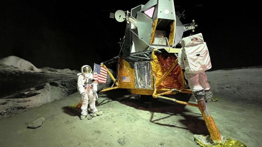 Com menos dinheiro dispon&iacute;vel, miss&otilde;es planejadas foram canceladas e o programa Apollo foi encerrado.