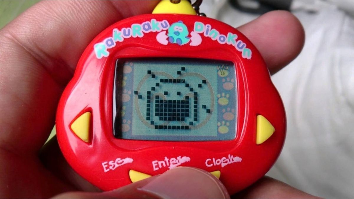 O Tamagotchi original, lan&ccedil;ado em novembro de 1996, transformava cuidados simples com um bichinho virtual em uma atividade di&aacute;ria