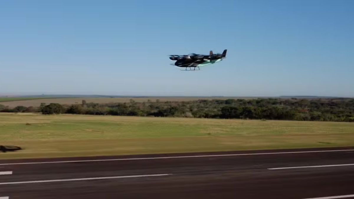 A configura&ccedil;&atilde;o inicial planejada pela Eve prev&ecirc; cinco ocupantes: um piloto e quatro passageiros. O alcance projetado chega a 100 quil&ocirc;metros