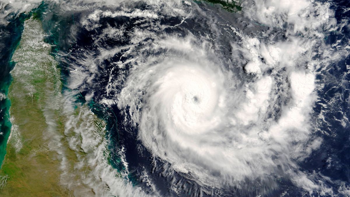 Ciclone extratropical e calor acima de 40 °C deixam Brasil em alerta Enquanto parte do interior enfrenta calor intenso, a Defesa Civil do Rio Grande do Sul prevê condições para tempo severo
