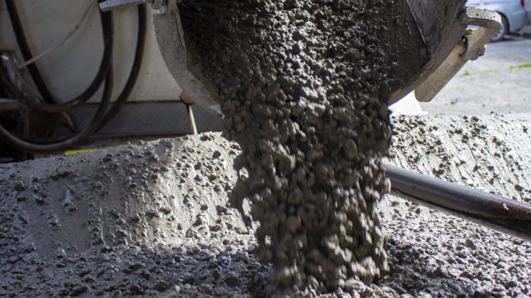 Pesquisadores usam fezes humanas para criar concreto mais resistente