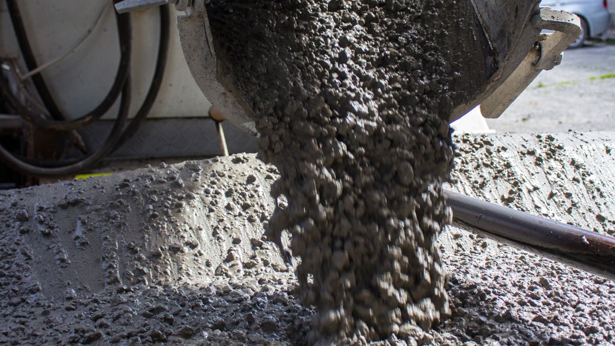 Pesquisadores usam fezes humanas para criar concreto mais resistente