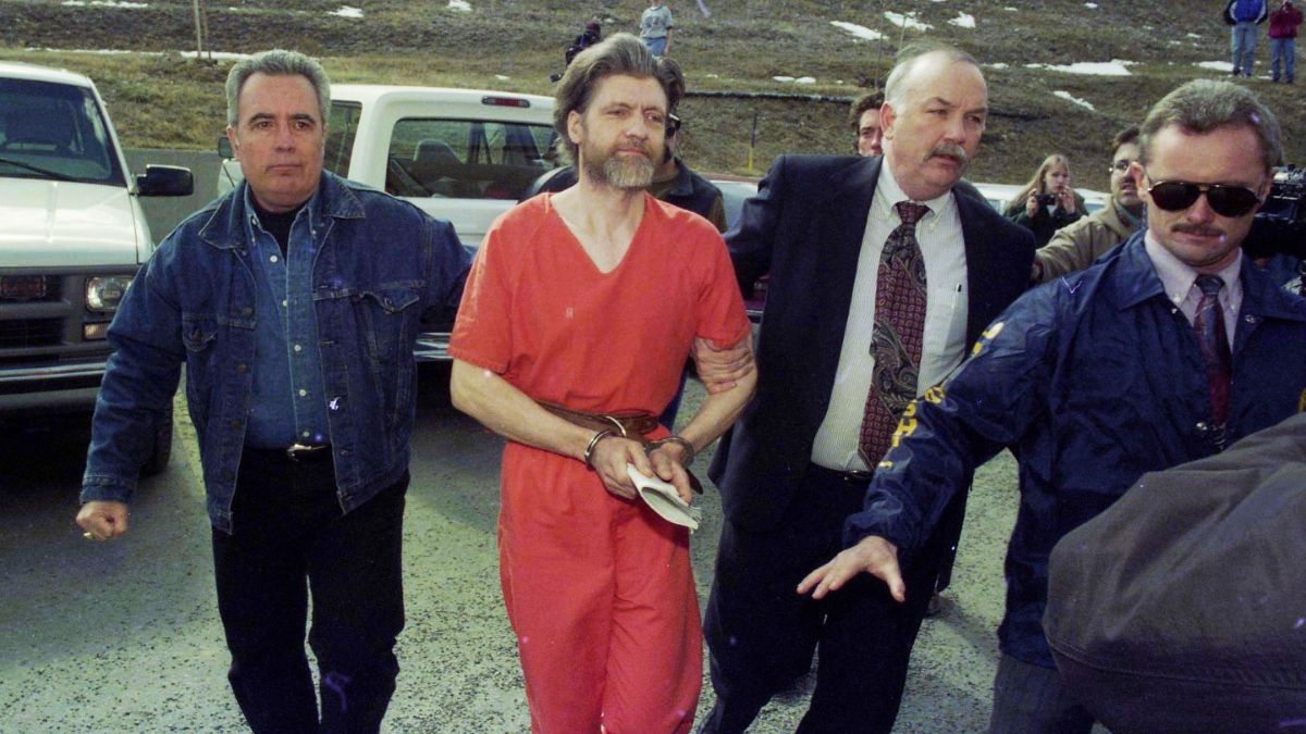 Quem foi Unabomber? Conheça a história por trás do filme da Netflix Theodore Kaczynski foi um matemático que se tornou responsável por uma campanha de atentados nos Estados Unidos entre 1978 e 1995
