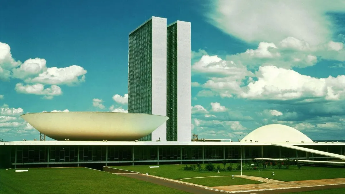 O Brasil vai escolher um presidente hoje, mas o futuro depende de nós Amanhã, o Brasil continuará precisando de bons profissionais, de pessoas dispostas a aprender e de comunidades capazes de cuidar umas das outras