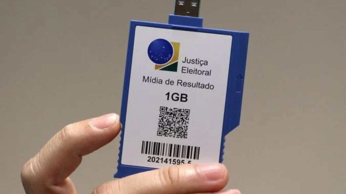 Como funciona a apuração dos votos nas eleições? O caminho até o resultado Depois do encerramento, os arquivos com os resultados são assinados digitalmente e gravados em uma mídia. Foto: Tânia Rêgo/Agência Brasil