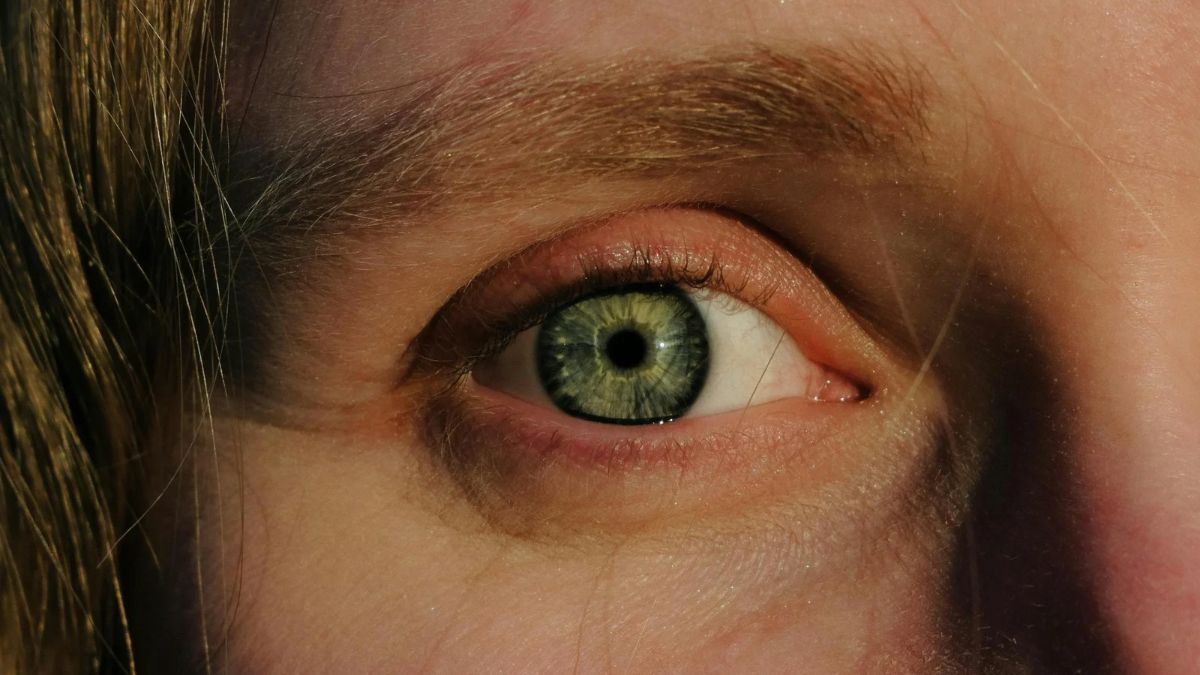 A pesquisa n&atilde;o demonstrou que olhos claros causam depend&ecirc;ncia nem estabeleceu uma maneira de prever o problema pela apar&ecirc;ncia