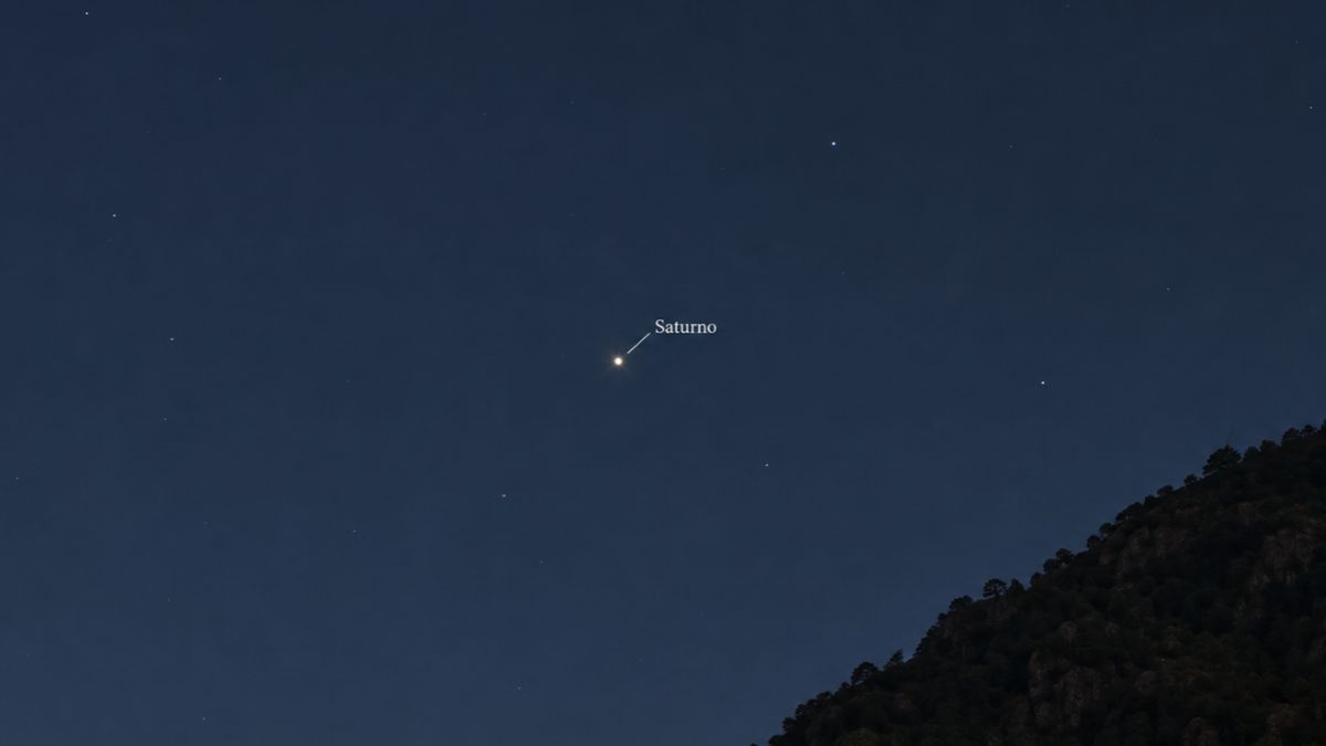 Esta noite, Saturno brilhará mais intensamente do que em qualquer noite do ano Os anéis de Saturno não são visíveis a olho nu. Sem equipamento, o planeta aparece como um ponto luminoso
